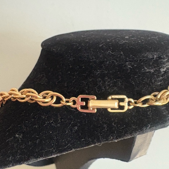 GIVENCHY Vintage Gold Chain Necklace - Picture 4 of 11